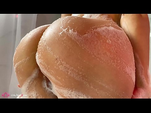 ❤️ Brunette masturbéiert Pussy mat Vibrator fir en intensiven Orgasmus an der Dusch ❌ Anal Porno bei eis