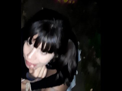 ❤️ Op der Strooss geschwollen Penis am Austausch fir Séissegkeeten ❌ Anal Porno bei eis