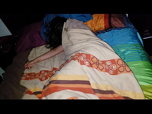❤️ Stiefson beréiert seng jonk Stéifmamm wärend hatt schléift. ❌ Anal Porno bei eis